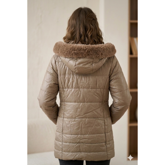 Geacă damă crem matlasată cu glugă și blană, căptușită, închidere fermoar Geacă damă crem matlasată cu glugă și blană, căptușită, închidere fermoar