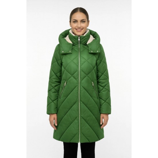 Geacă matlasată verde cu glugă – confort și stil în sezonul rece