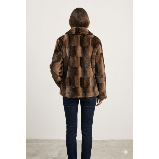 Haina din blană artificială în două nuanțe de maro Haina din blană artificială în două nuanțe de maro