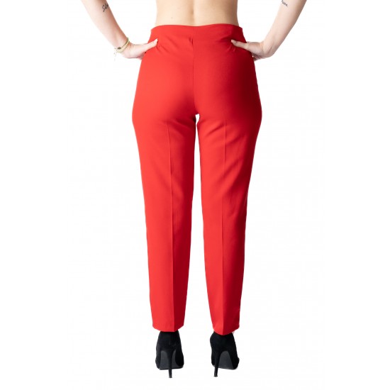 Pantaloni Annalise Rosii Cu Pliuri In Talie Pantaloni Annalise Rosii Cu Pliuri In Talie