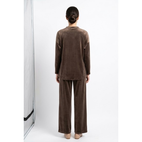 Compleu Dama Maro Catifea Elegant - Pantaloni Drepți, Bluză Perle Compleu Dama Maro Catifea Elegant - Pantaloni Drepți, Bluză Perle