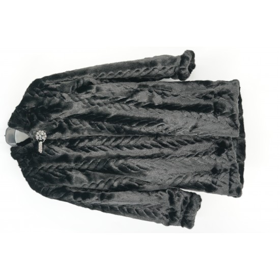 Geacă damă blană lungă, măr. 52, bust 115, glugă, capse Geacă damă blană lungă, măr. 52, bust 115, glugă, capse