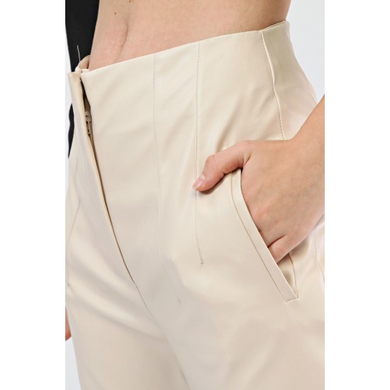 Pantaloni Din Piele Ecologica Gianna Crem Cu Pliuri In Talie Pantaloni Din Piele Ecologica Gianna Crem Cu Pliuri In Talie