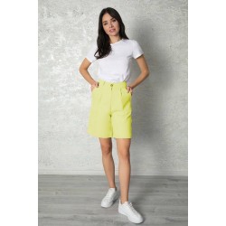 Pantaloni scurti de dama eleganti din stofa: Refined Yellow Lemon cu un twist sofisticat