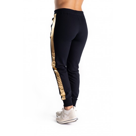 Pantaloni Trening Negru Cu Dunga Aurie Delilah Pantaloni Trening Negru Cu Dunga Aurie Delilah